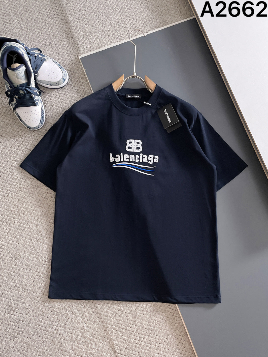 060311 New high-quality and elaborately crafted stitched floaty T-shirt