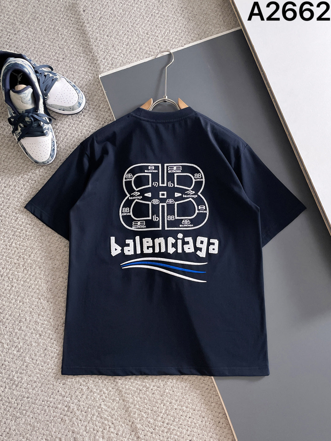 060311 New high-quality and elaborately crafted stitched floaty T-shirt