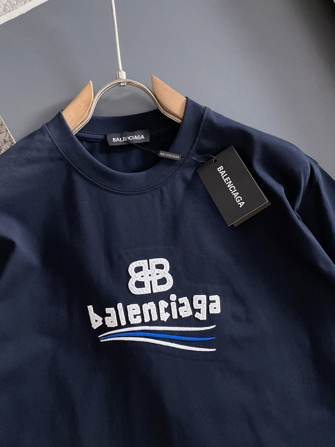 060311 New high-quality and elaborately crafted stitched floaty T-shirt