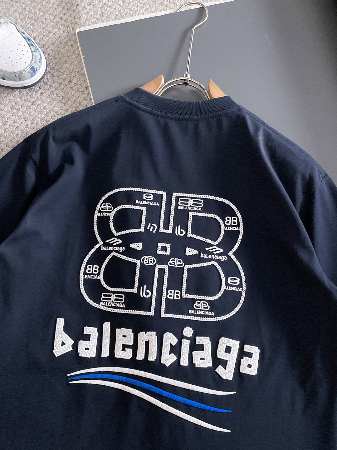 060311 New high-quality and elaborately crafted stitched floaty T-shirt