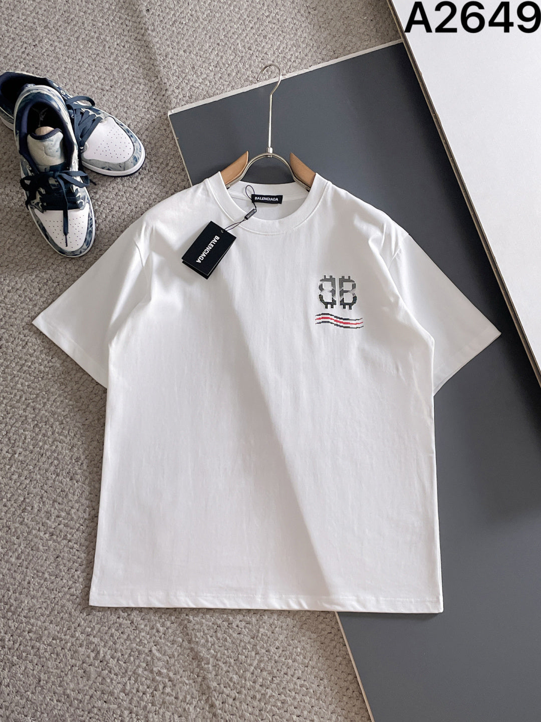 060311 New high-quality and elaborately crafted bubble T-shirt