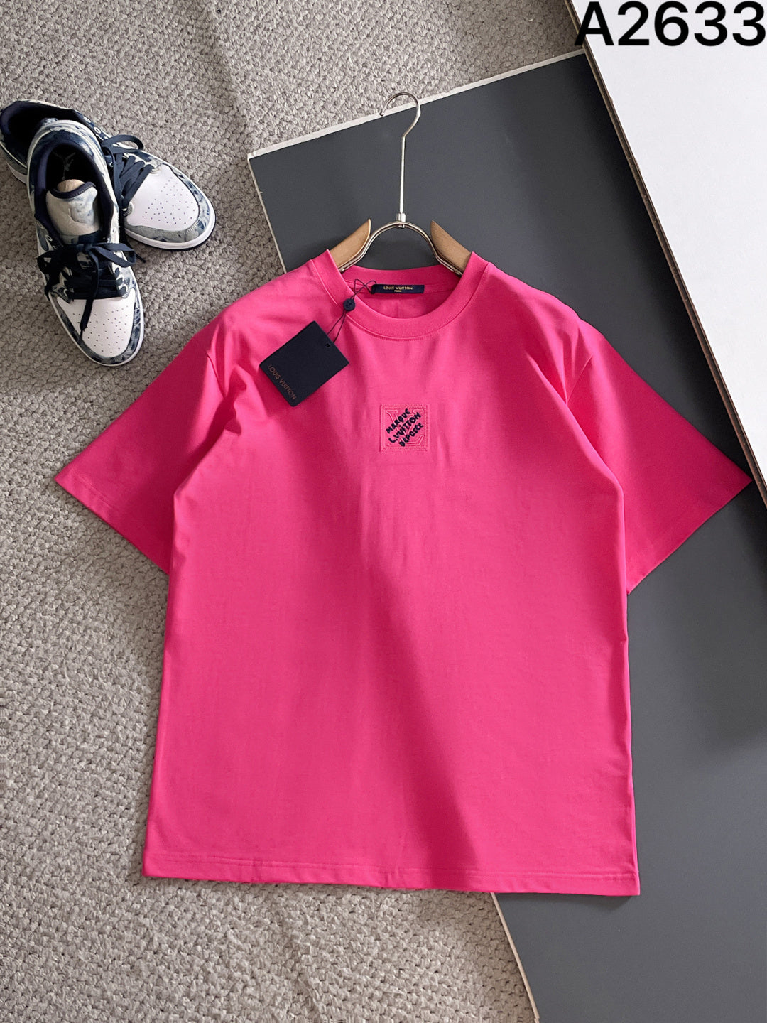 060311 New high-quality multi-technique stitched T-shirt