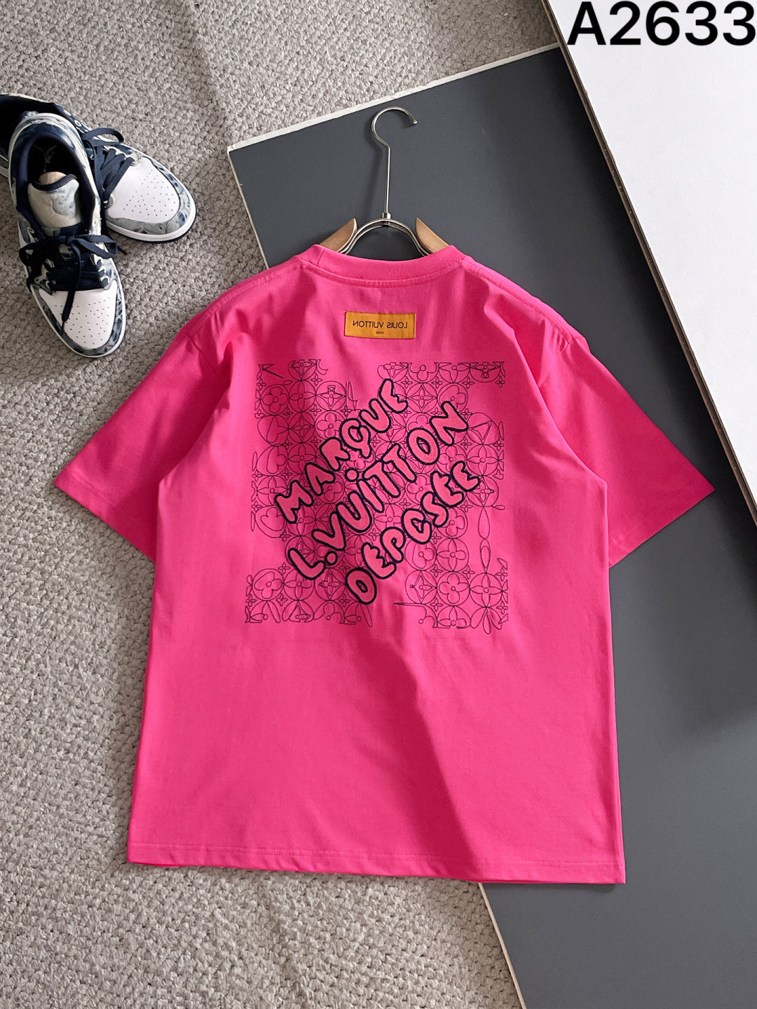 060311 New high-quality multi-technique stitched T-shirt