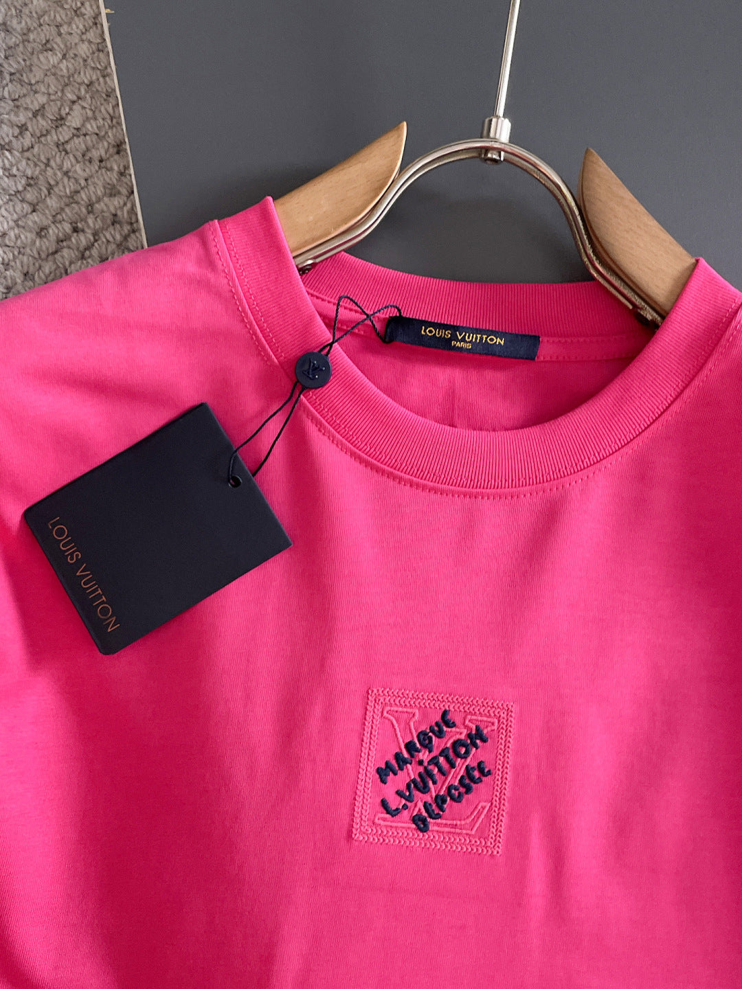 060311 New high-quality multi-technique stitched T-shirt