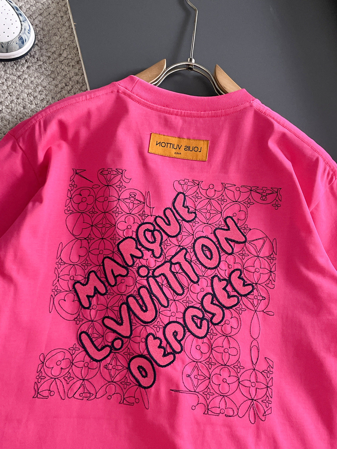 060311 New high-quality multi-technique stitched T-shirt