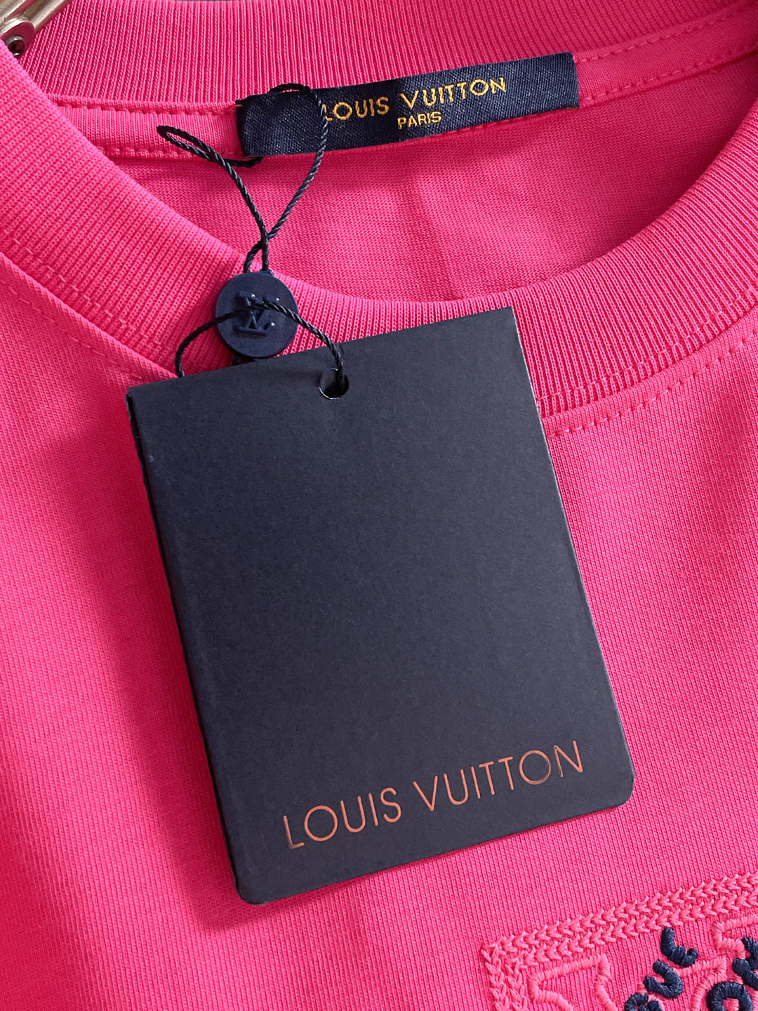 060311 New high-quality multi-technique stitched T-shirt
