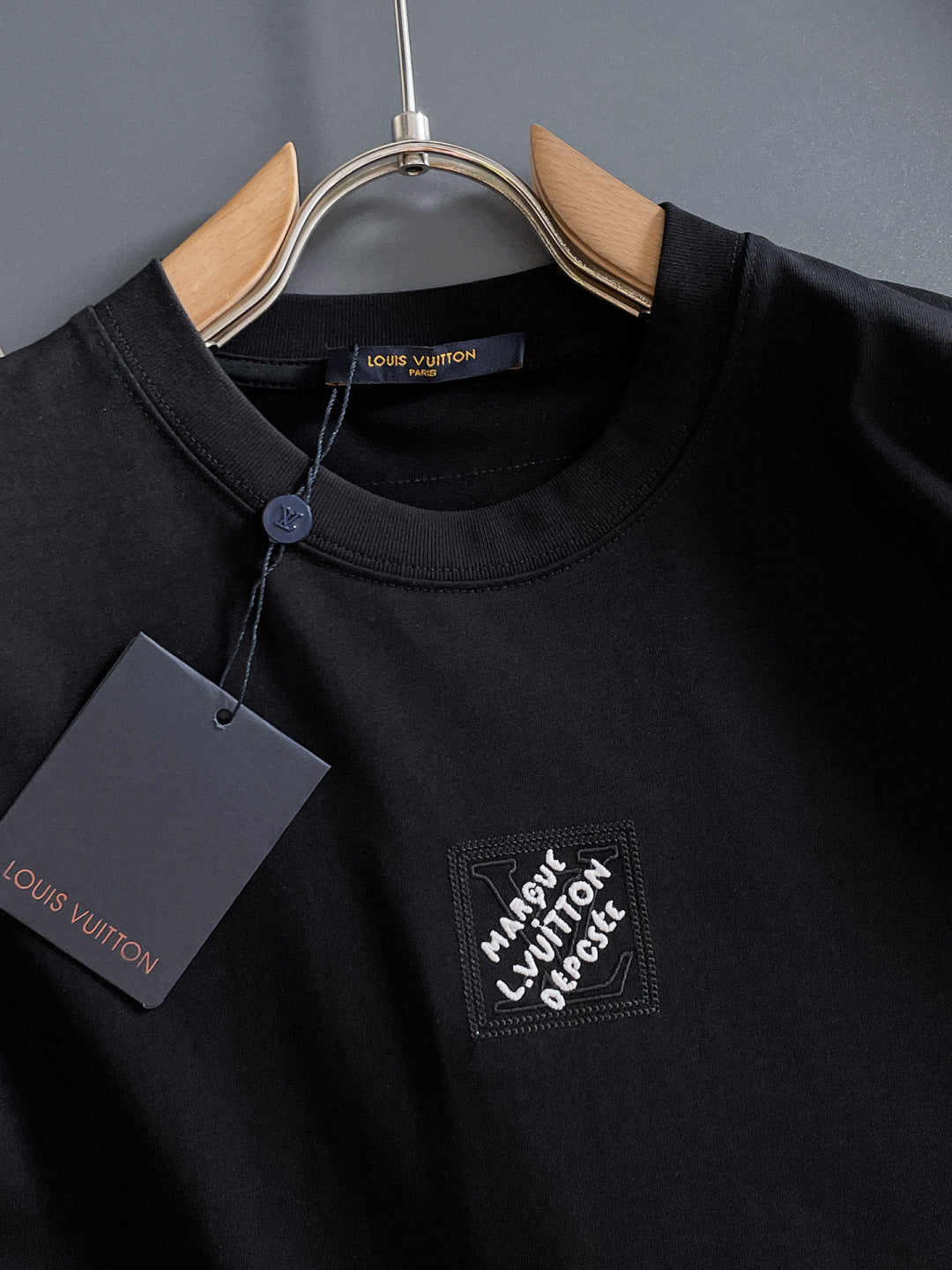 060311 New high-quality multi-technique stitched T-shirt