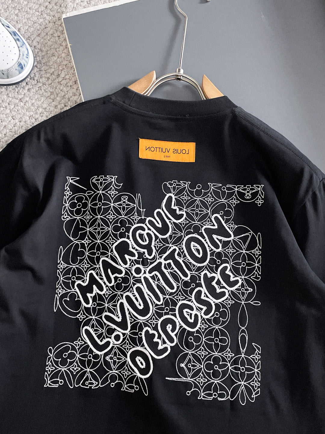 060311 New high-quality multi-technique stitched T-shirt