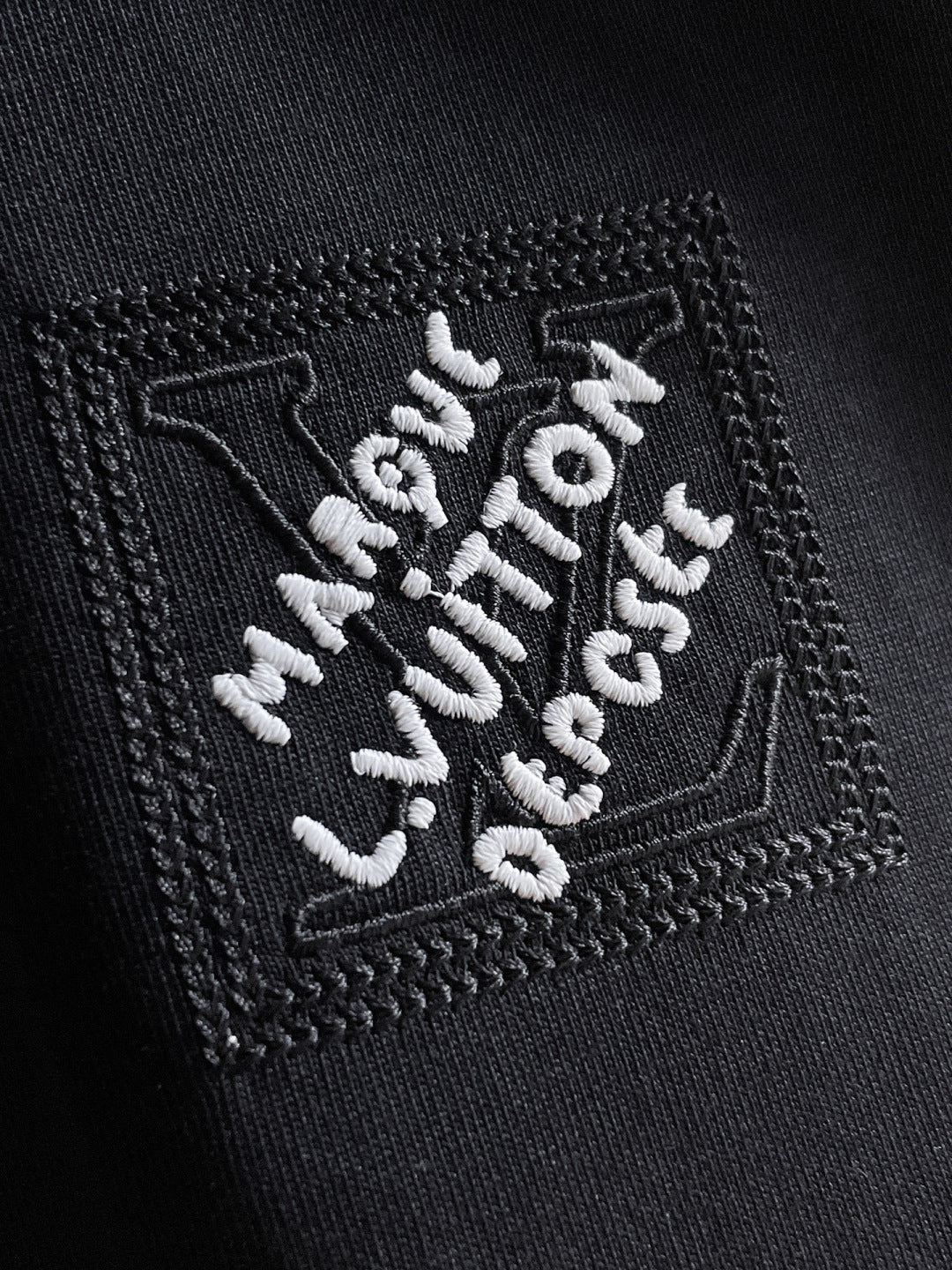 060311 New high-quality multi-technique stitched T-shirt