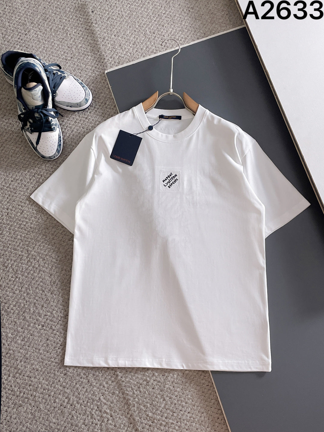 060311 New high-quality multi-technique stitched T-shirt