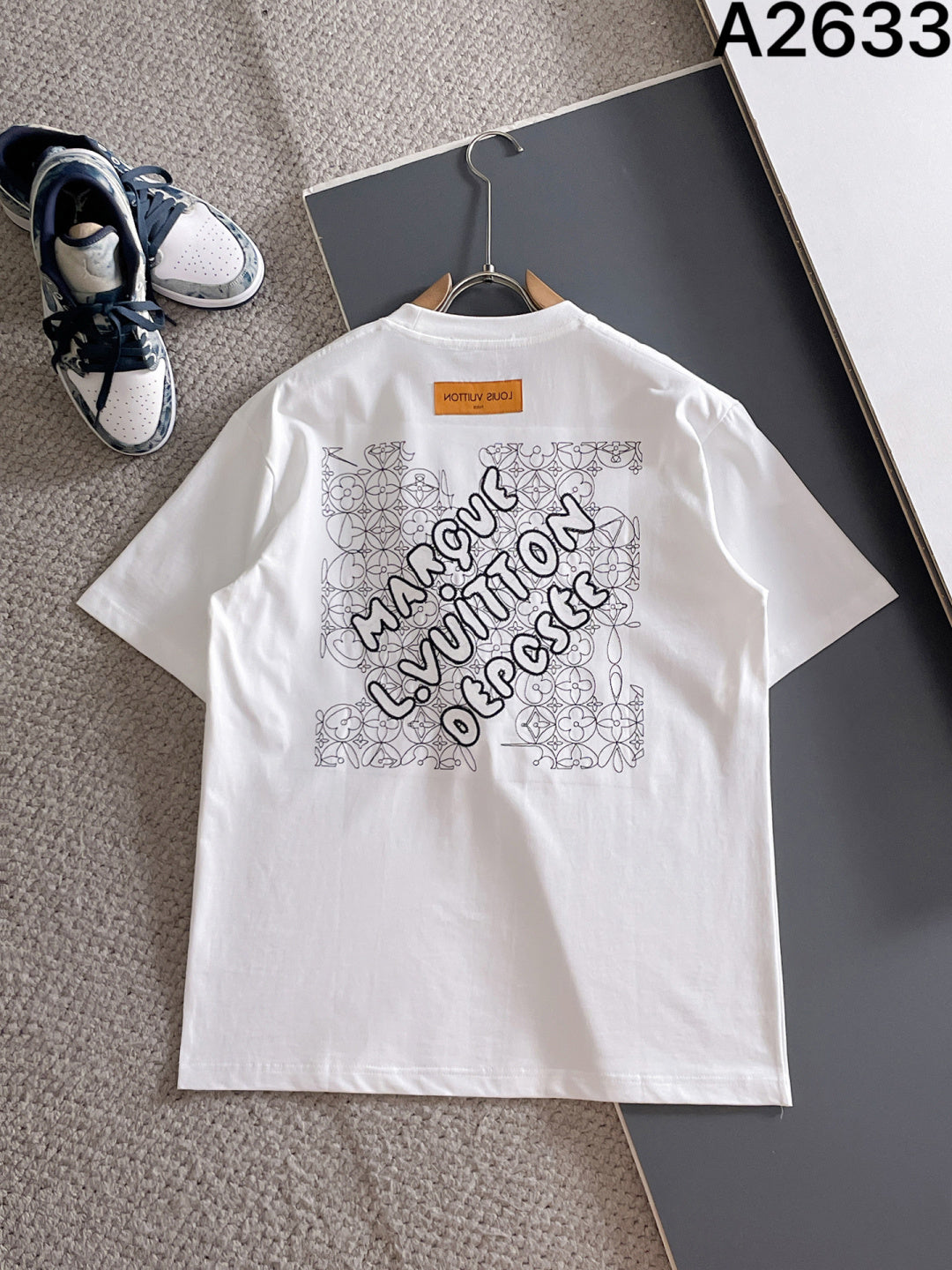 060311 New high-quality multi-technique stitched T-shirt