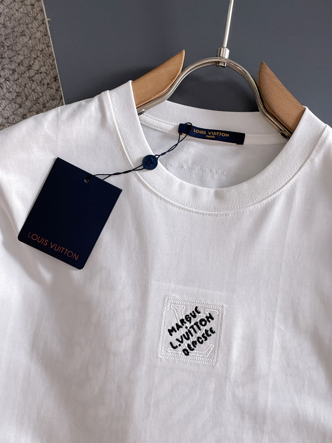 060311 New high-quality multi-technique stitched T-shirt