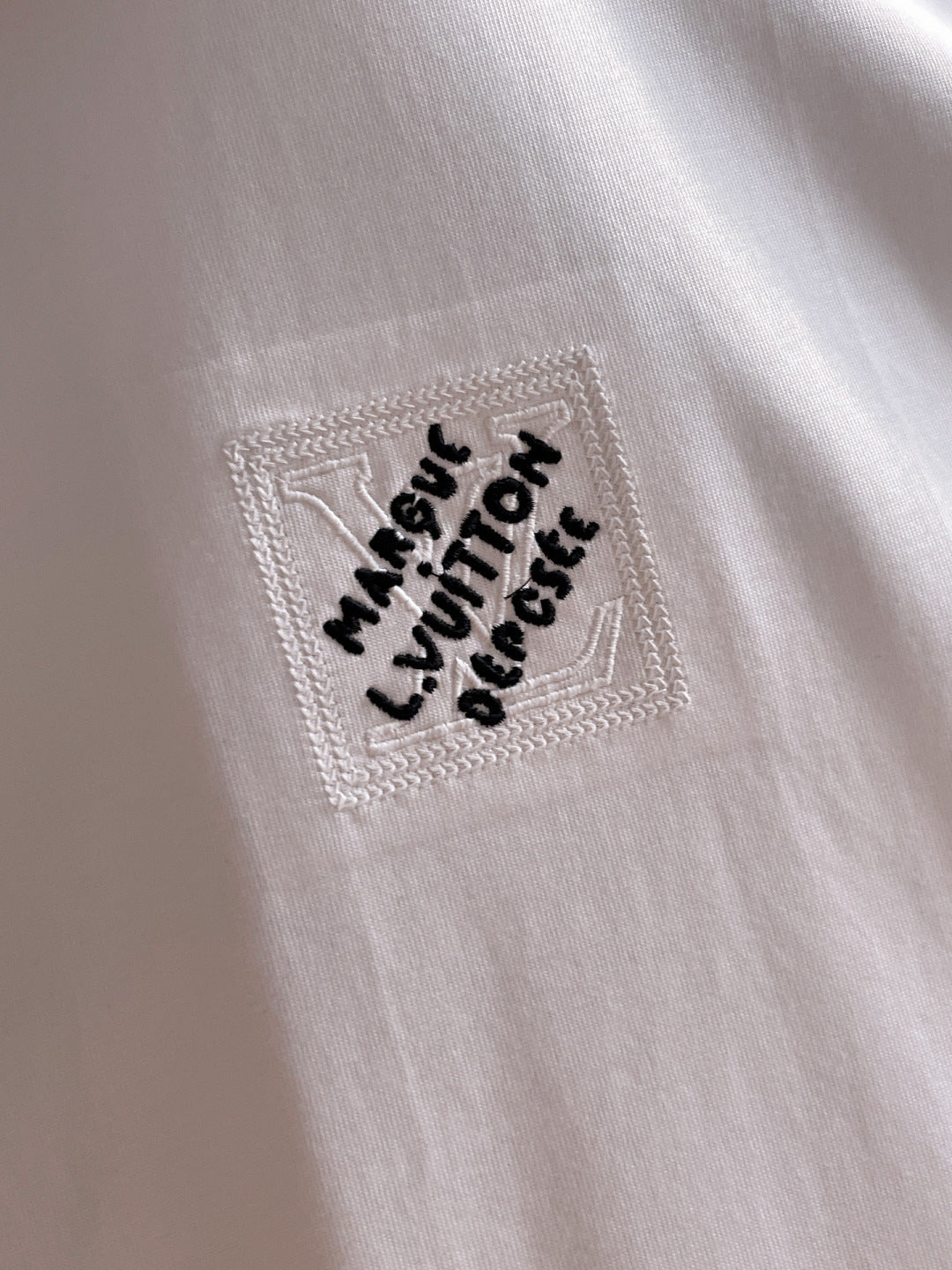 060311 New high-quality multi-technique stitched T-shirt