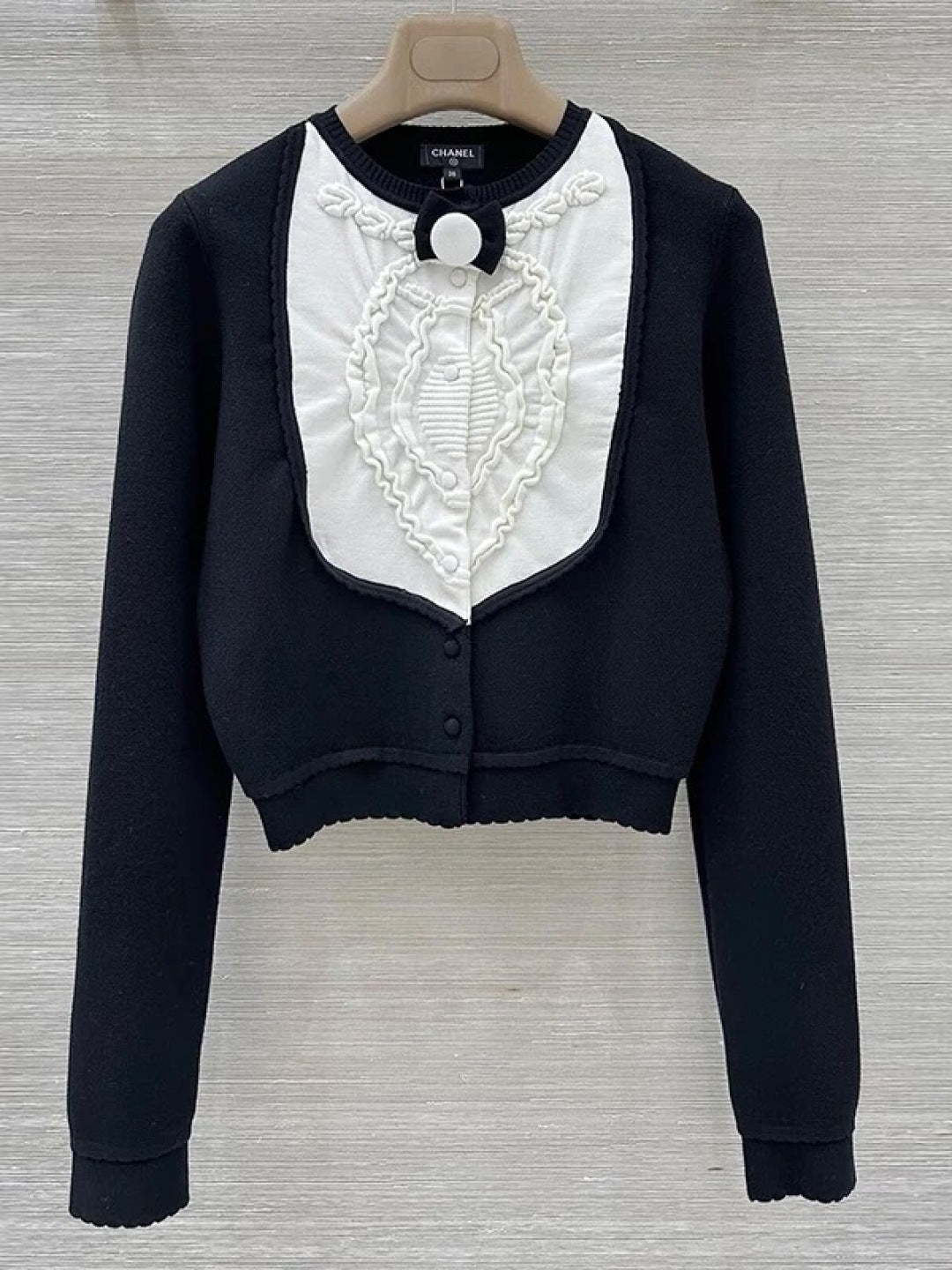 260315 New spring-autumn style black and white striped knitted cardigan
