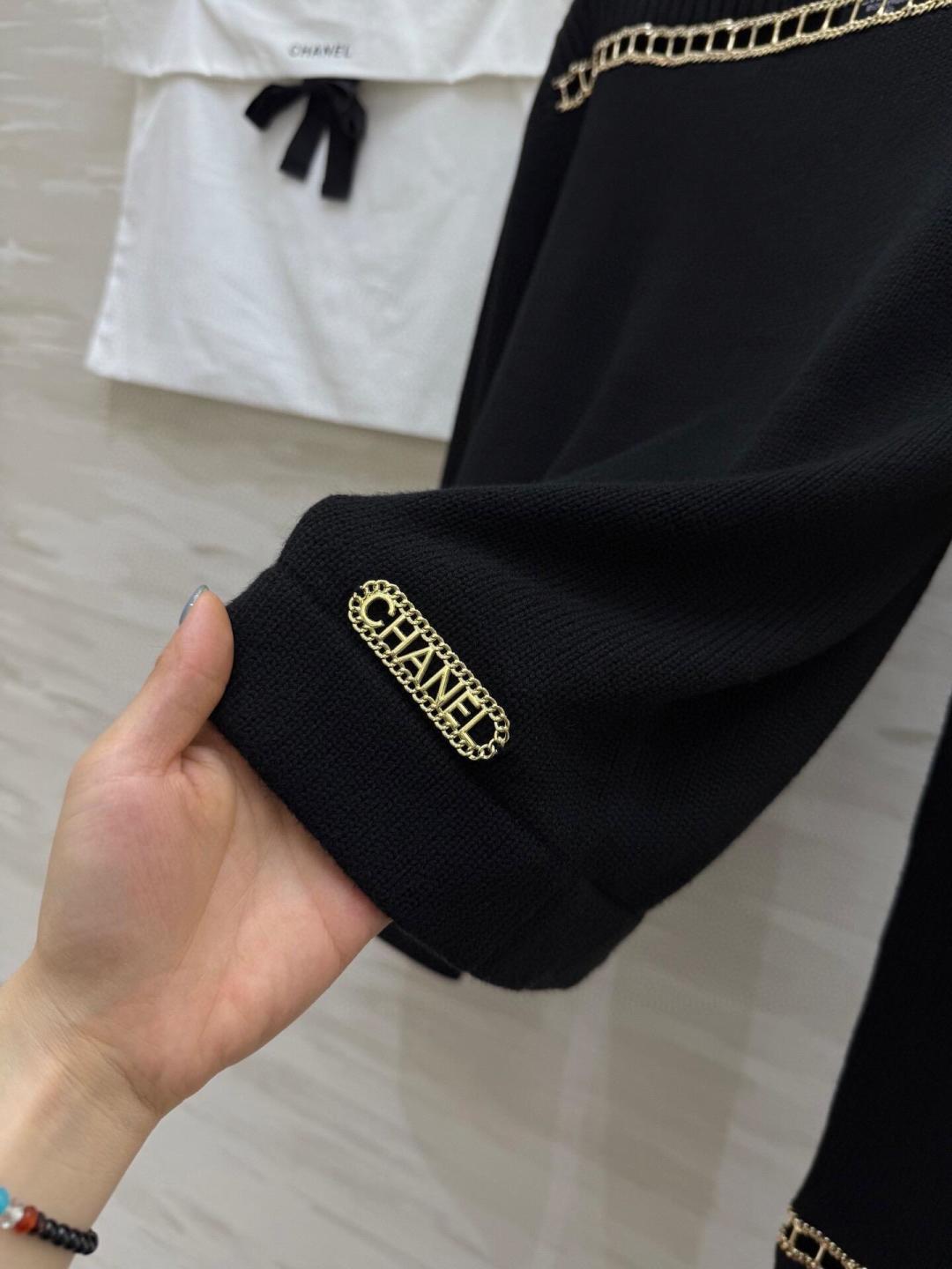 260315 New spring-autumn style black and gold chain knitted sweater