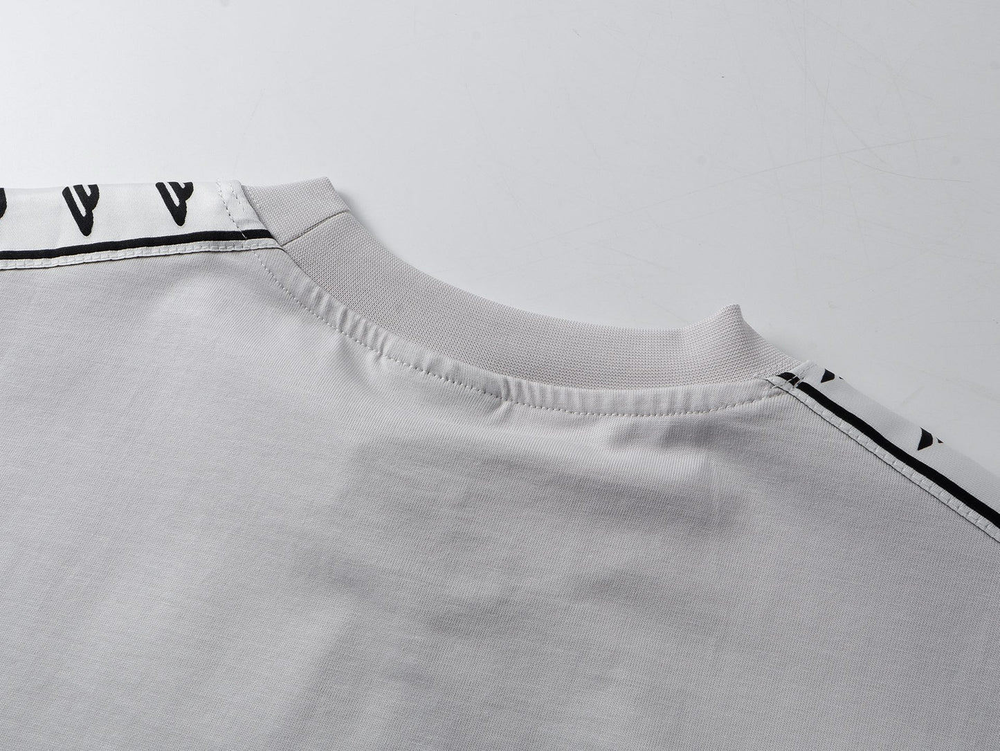 260317 New high-quality washed and distressed T-shirt