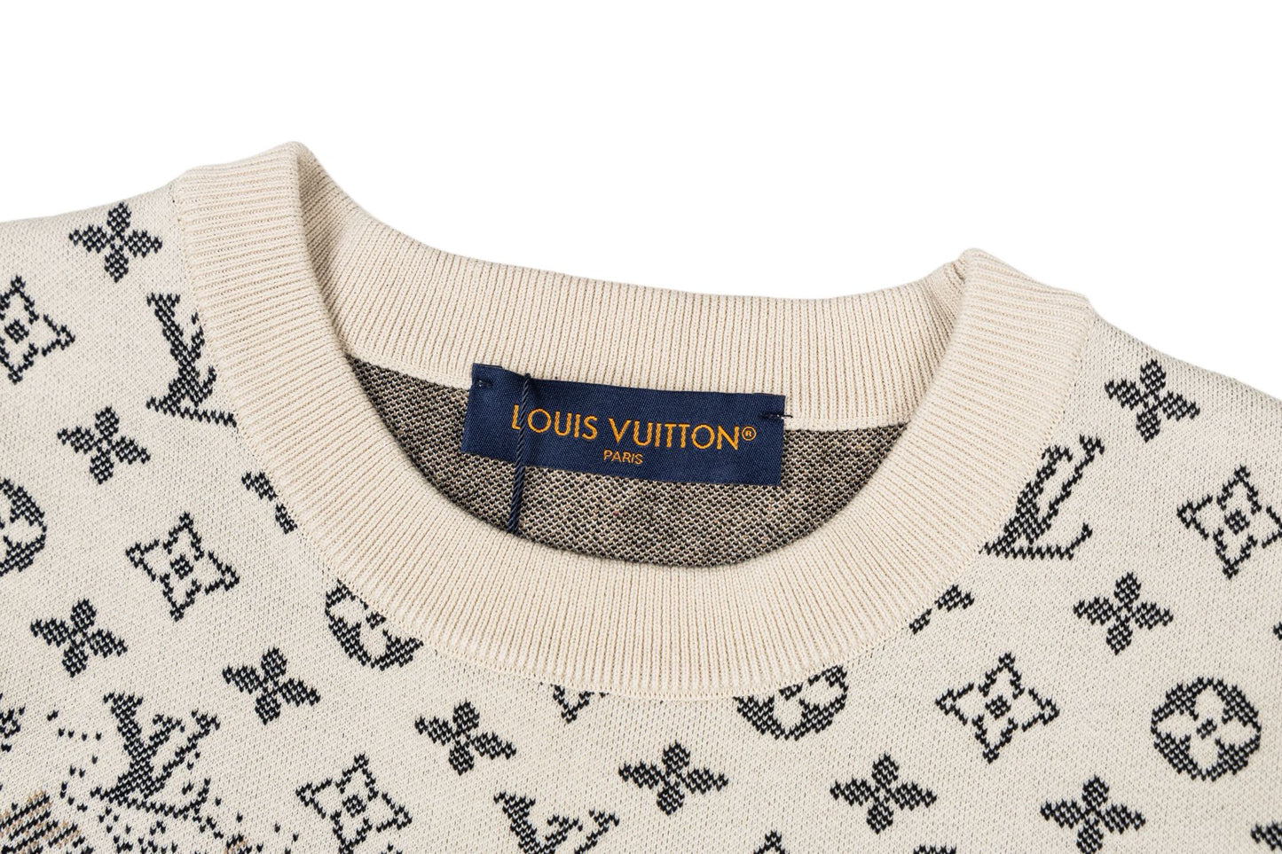 260323 New top-quality garment with flawless finish and full pattern of gradient color. Sweater.