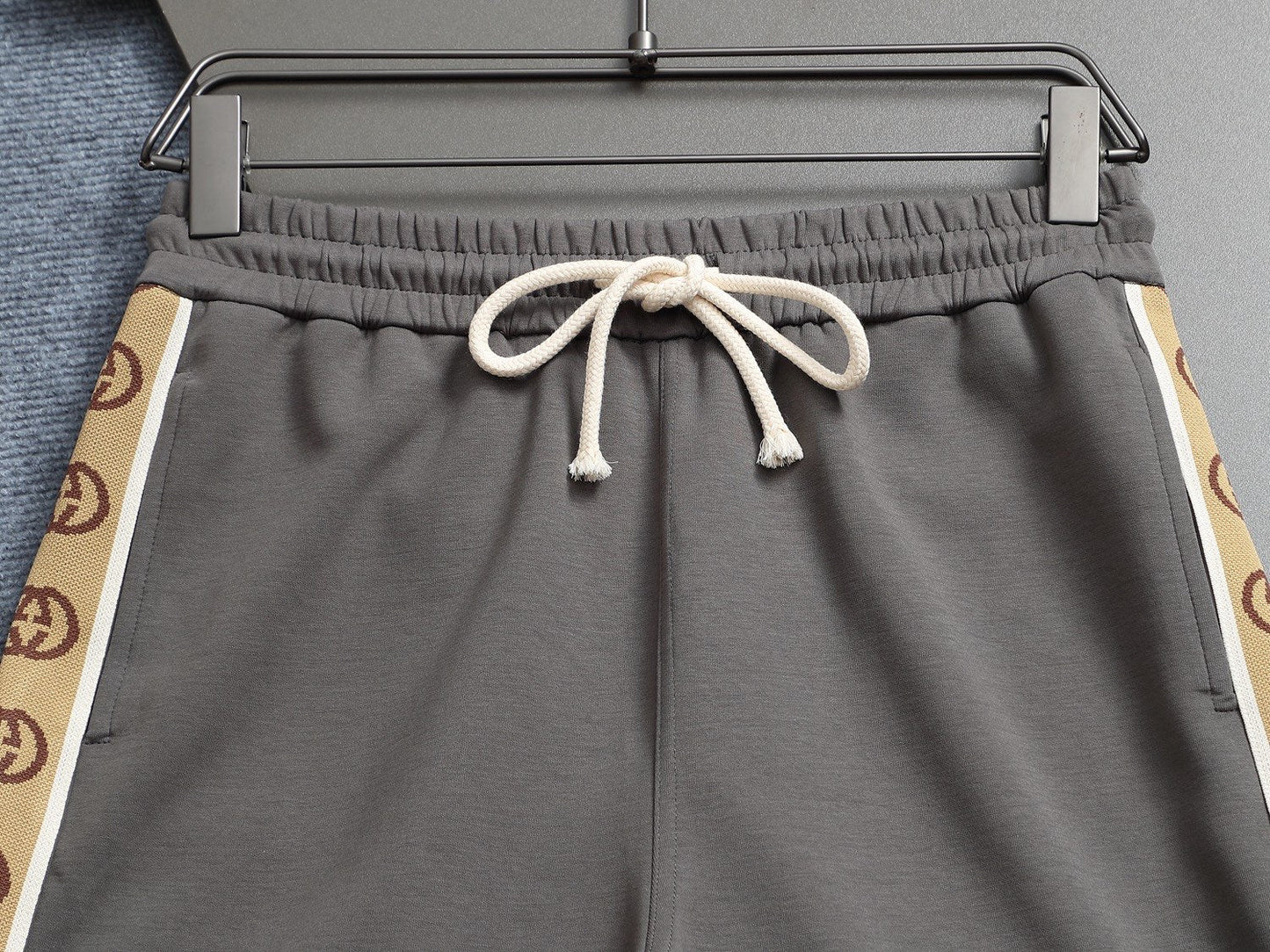 260415 New high-quality classic side-striped shorts