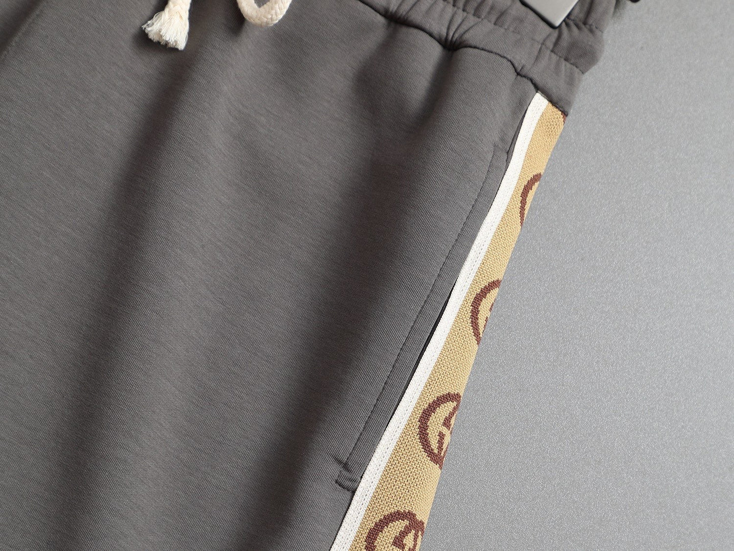 260415 New high-quality classic side-striped shorts