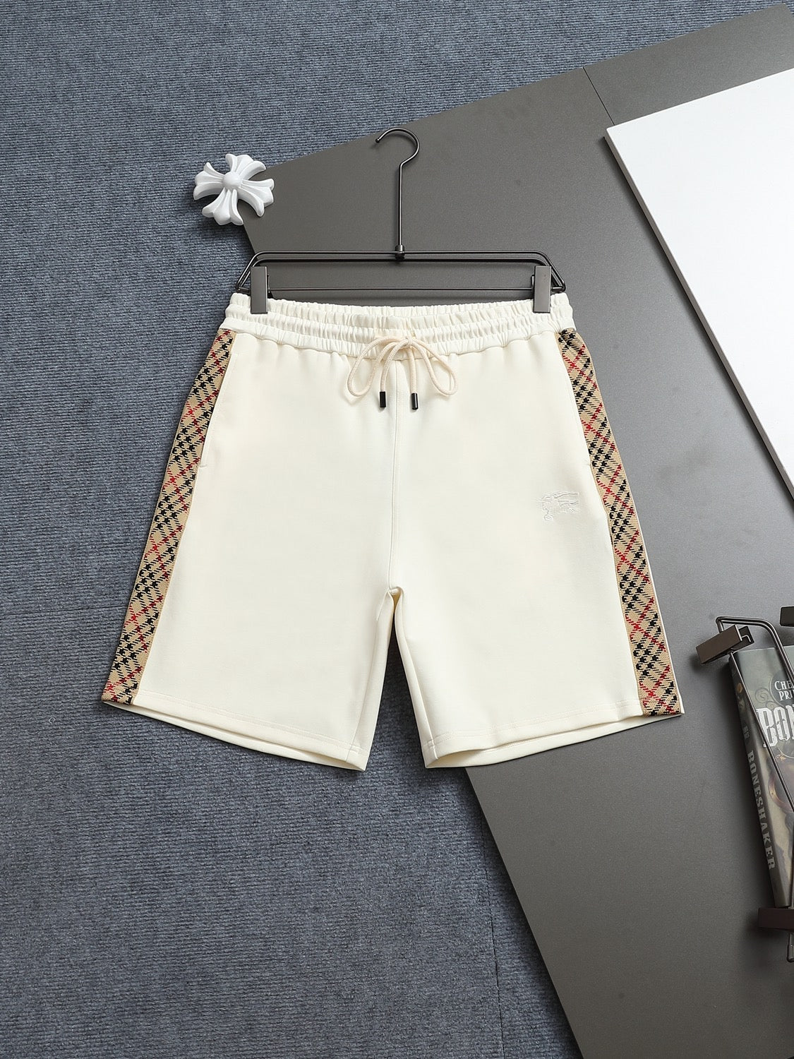 260415 New high-quality classic side-striped shorts