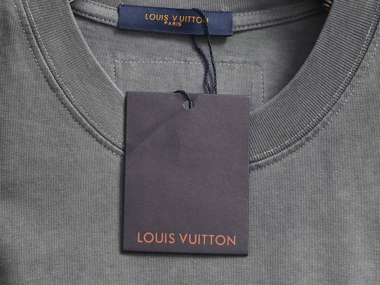 260415 New high-quality, high-grade embroidered and distressed T-shirt
