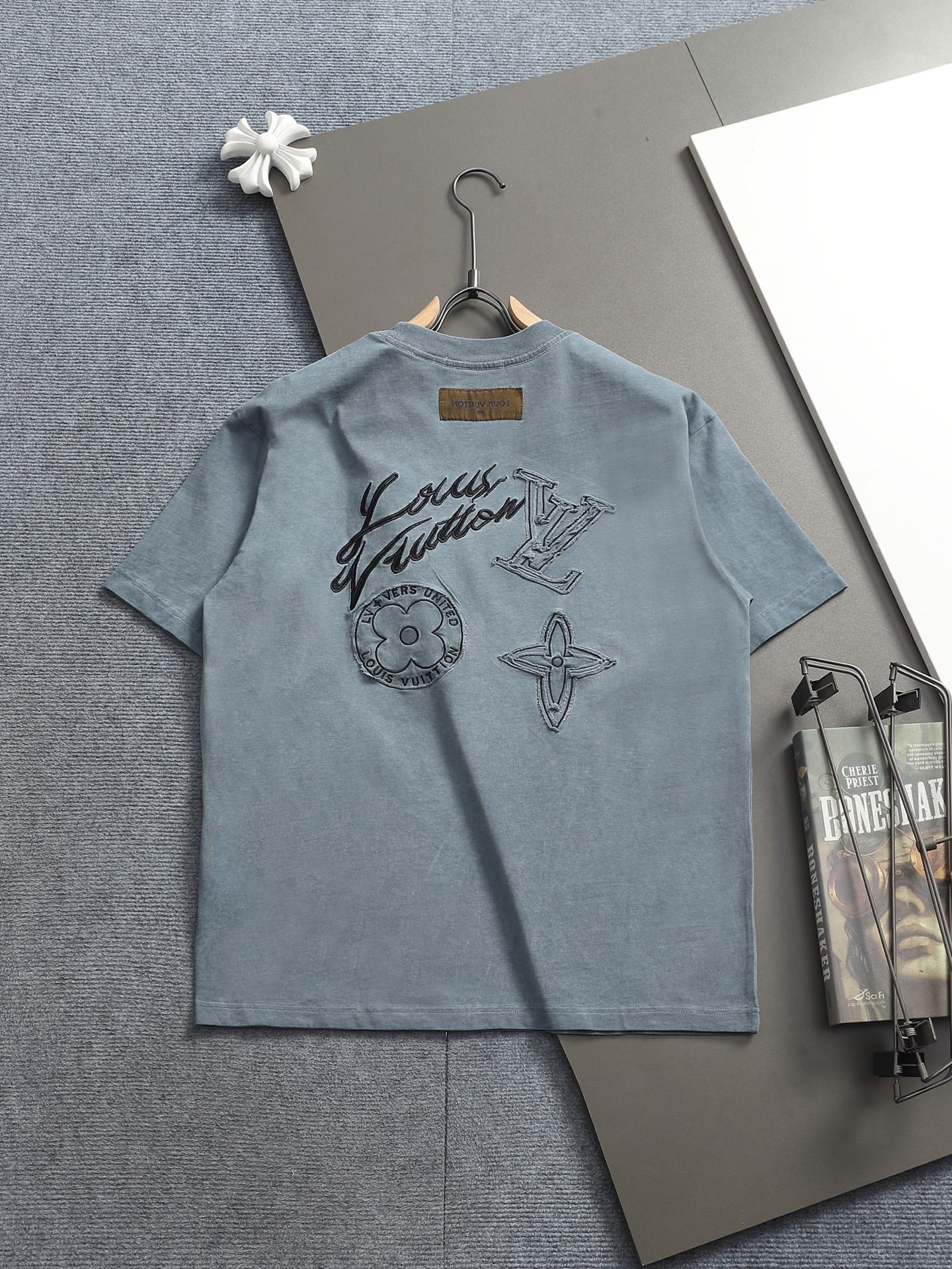 260415 New high-quality, high-grade embroidered and distressed T-shirt