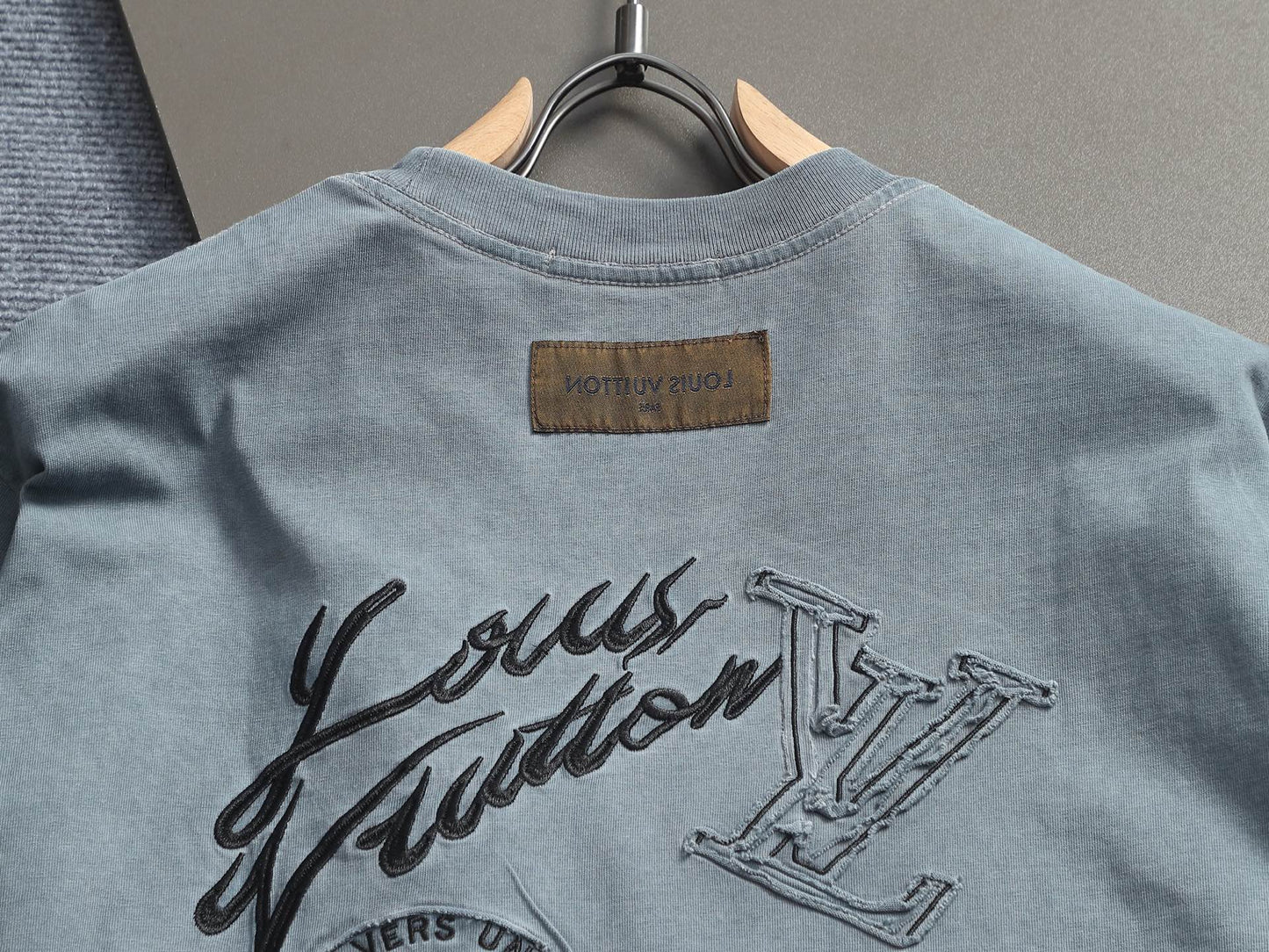 260415 New high-quality, high-grade embroidered and distressed T-shirt