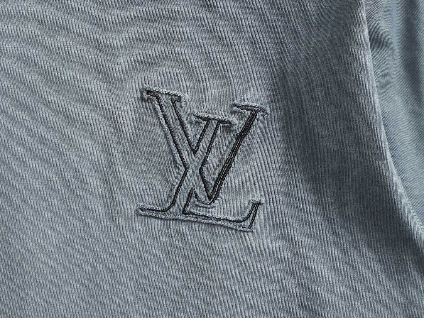260415 New high-quality, high-grade embroidered and distressed T-shirt