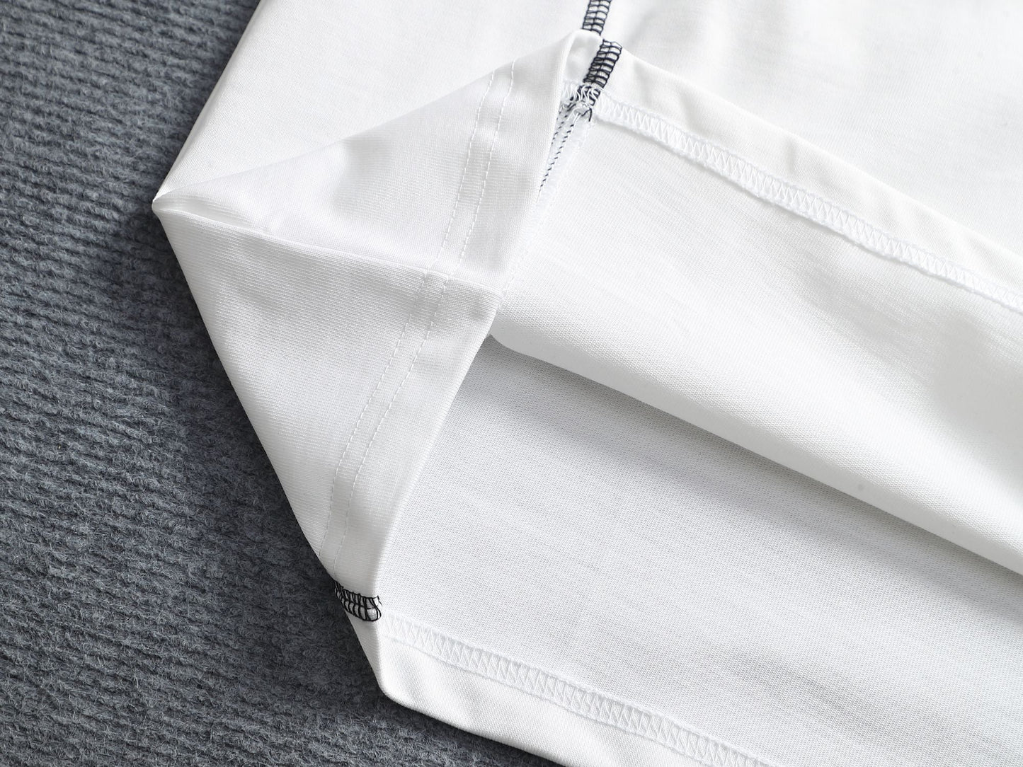 260415 New high-quality, minimalist design T-shirt