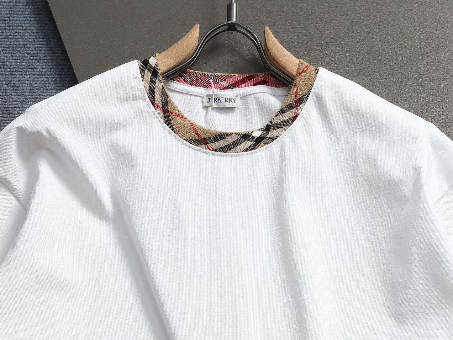 260415 New high-quality striped-neck simple T-shirt