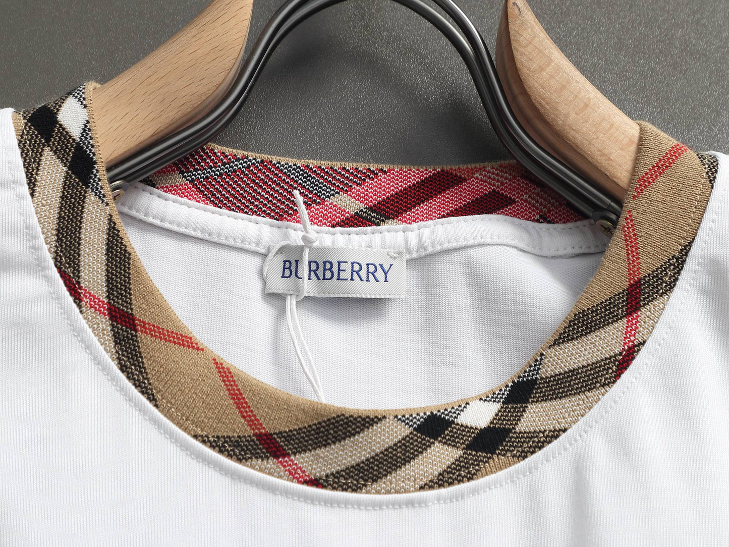 260415 New high-quality striped-neck simple T-shirt
