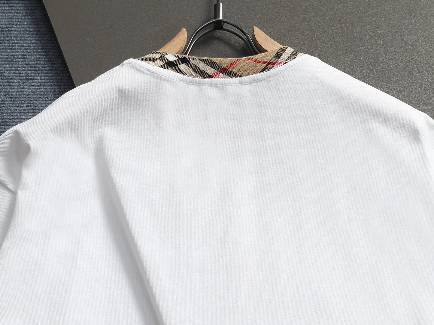 260415 New high-quality striped-neck simple T-shirt