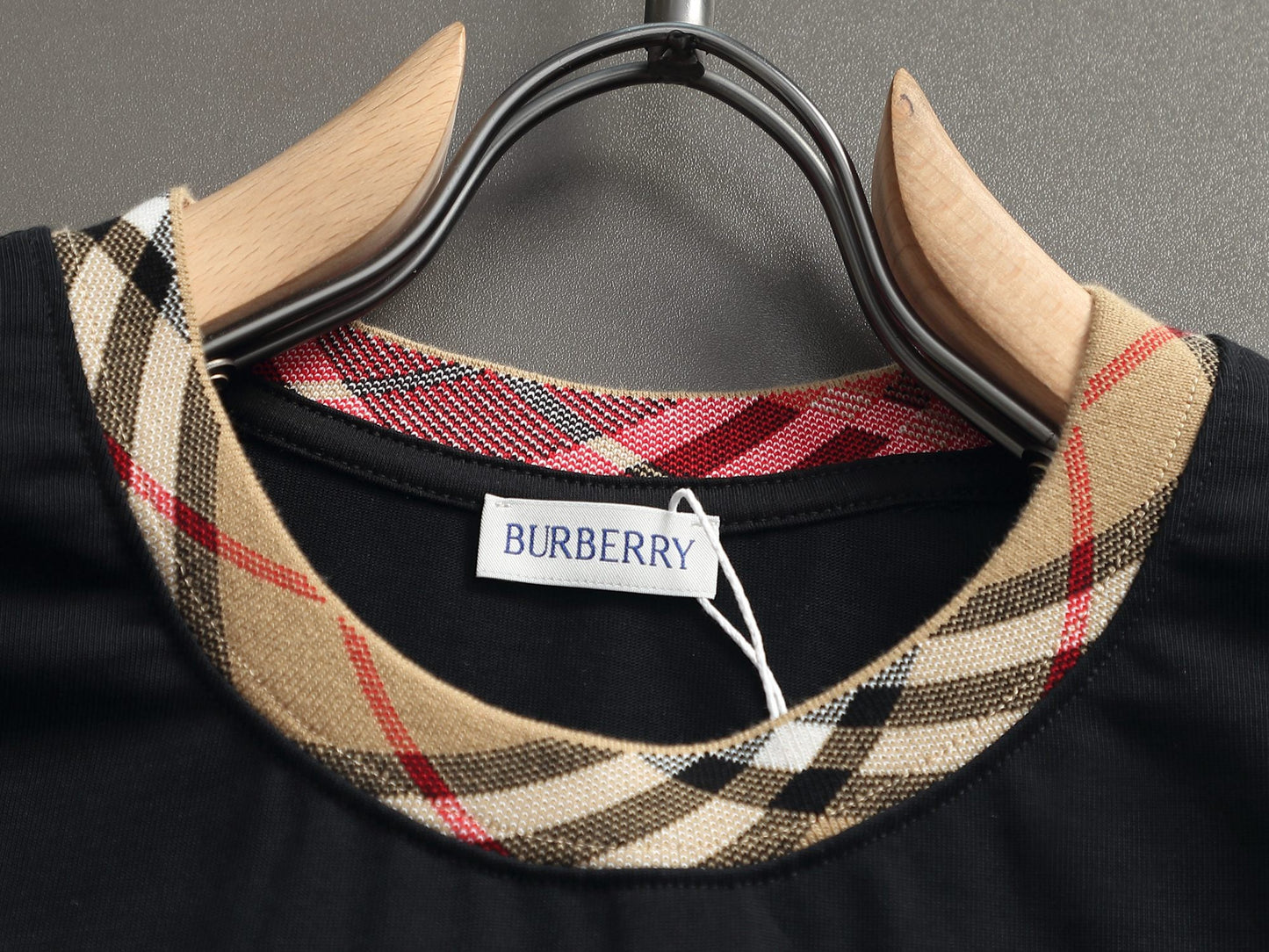 260415 New high-quality striped-neck simple T-shirt