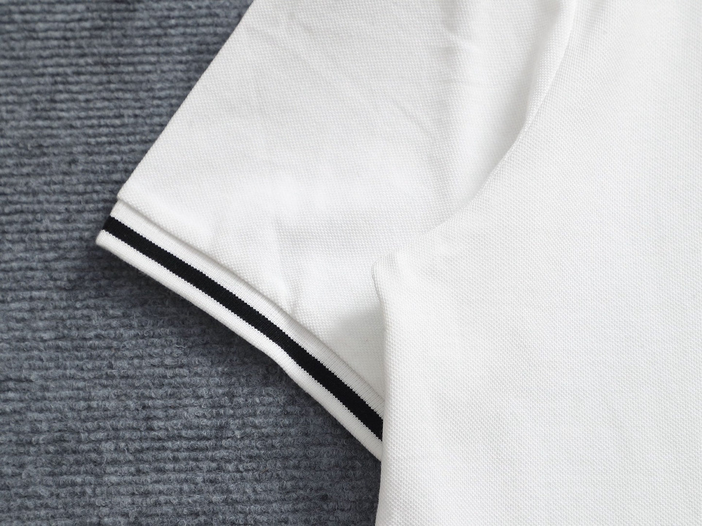 260415 New high-quality color-matched small icon polo shirt