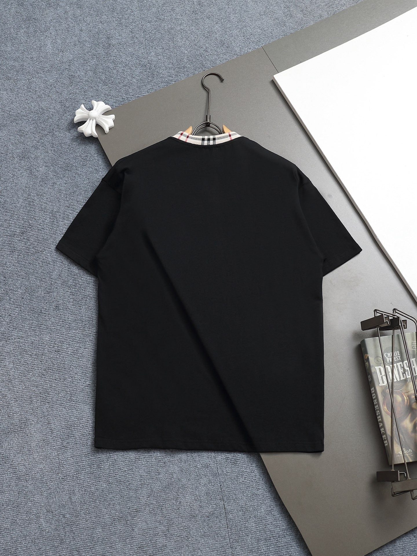 260415 New high-quality striped-neckline three-dimensional embroidered T-shirt