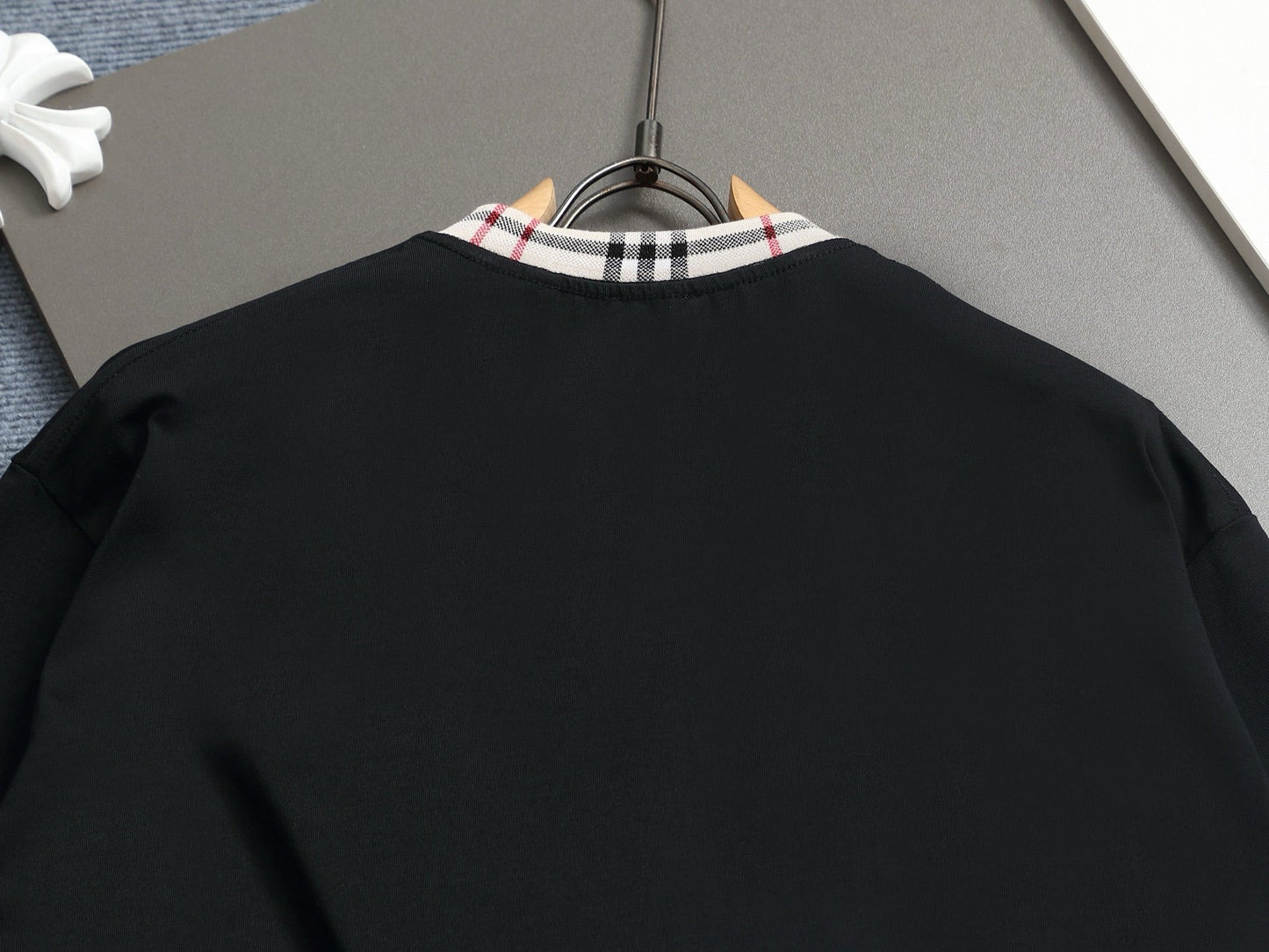 260415 New high-quality striped-neckline three-dimensional embroidered T-shirt