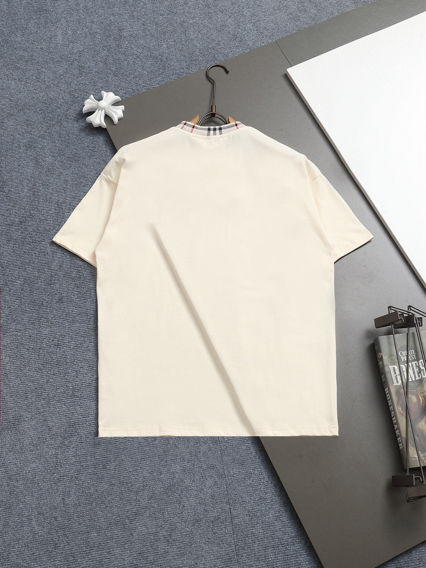 260415 New high-quality striped-neckline three-dimensional embroidered T-shirt