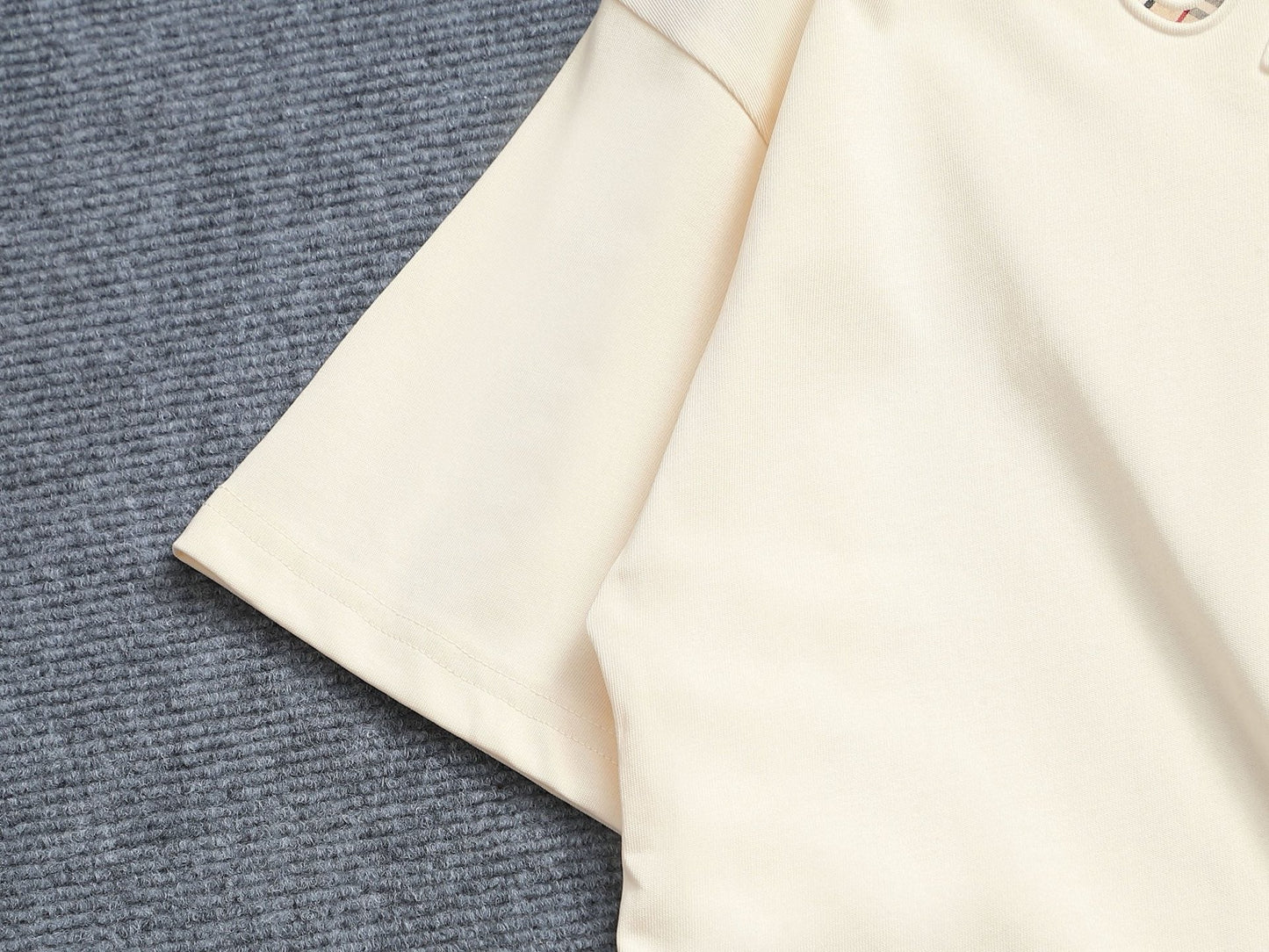 260415 New high-quality striped-neckline three-dimensional embroidered T-shirt