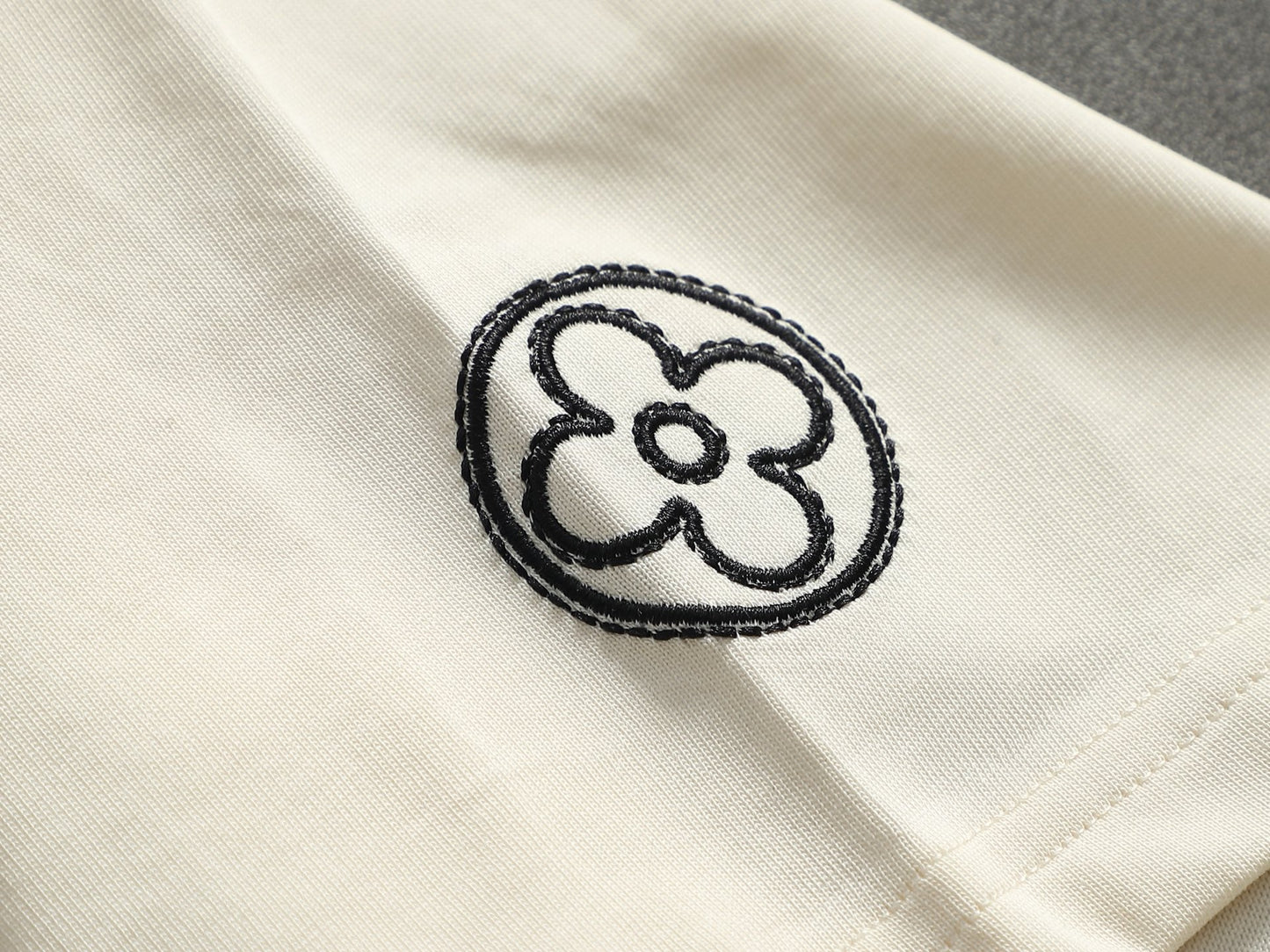 260415 New high-quality simple embroidery design T-shirt