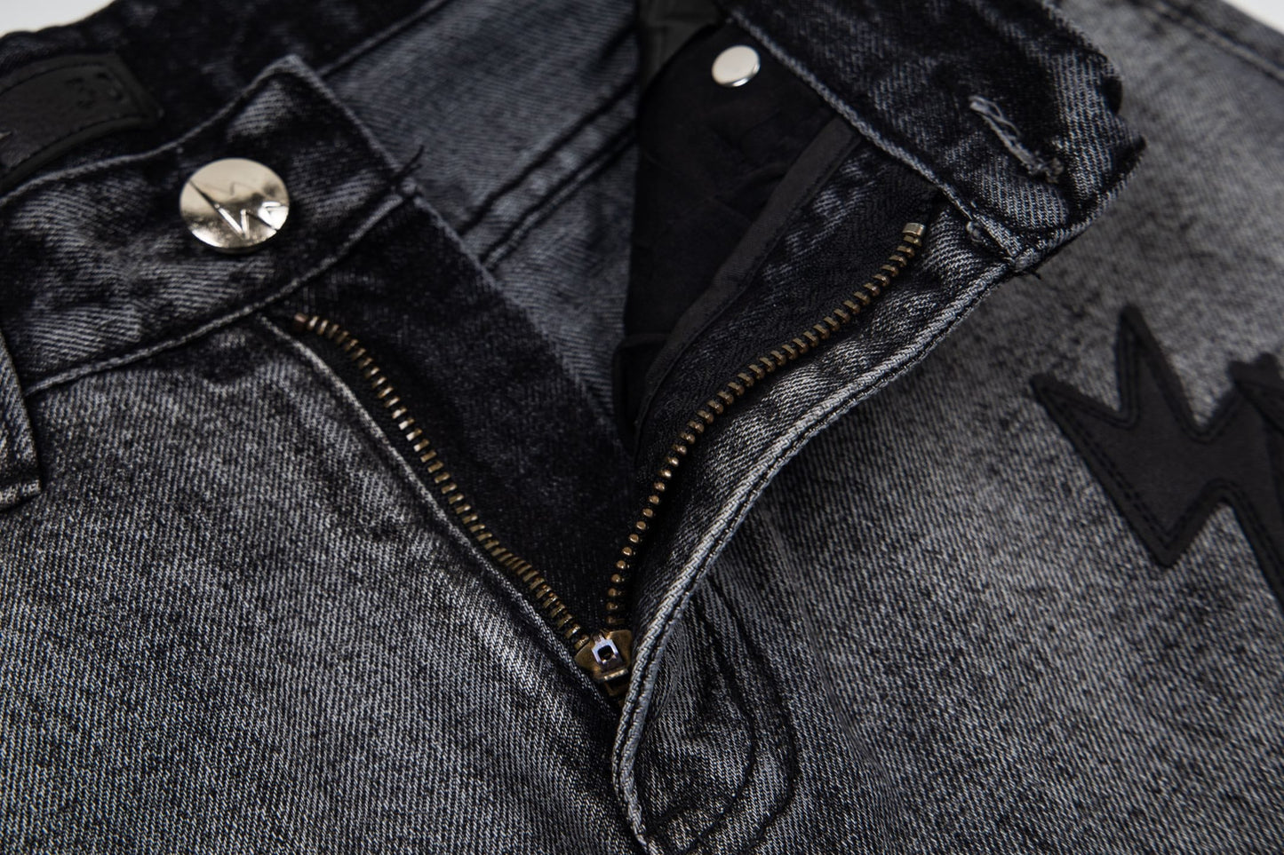 260421 New high-quality black and white gradient lightning jeans
