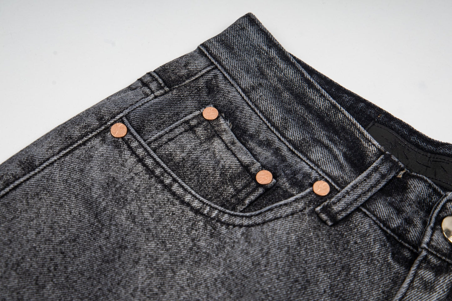 260421 New high-quality black and white gradient lightning jeans