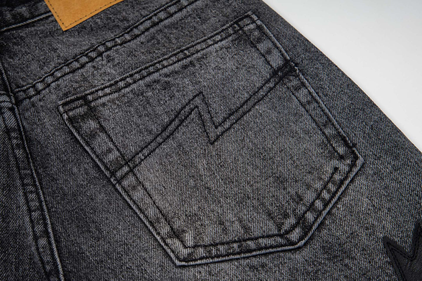260421 New high-quality black and white gradient lightning jeans