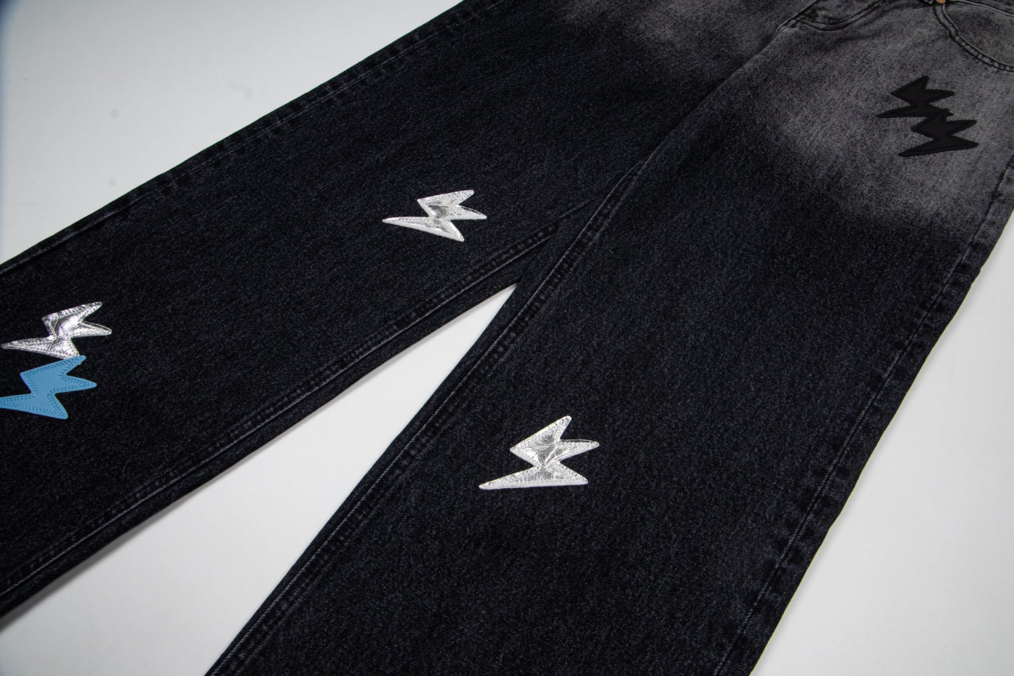 260421 New high-quality black and white gradient lightning jeans