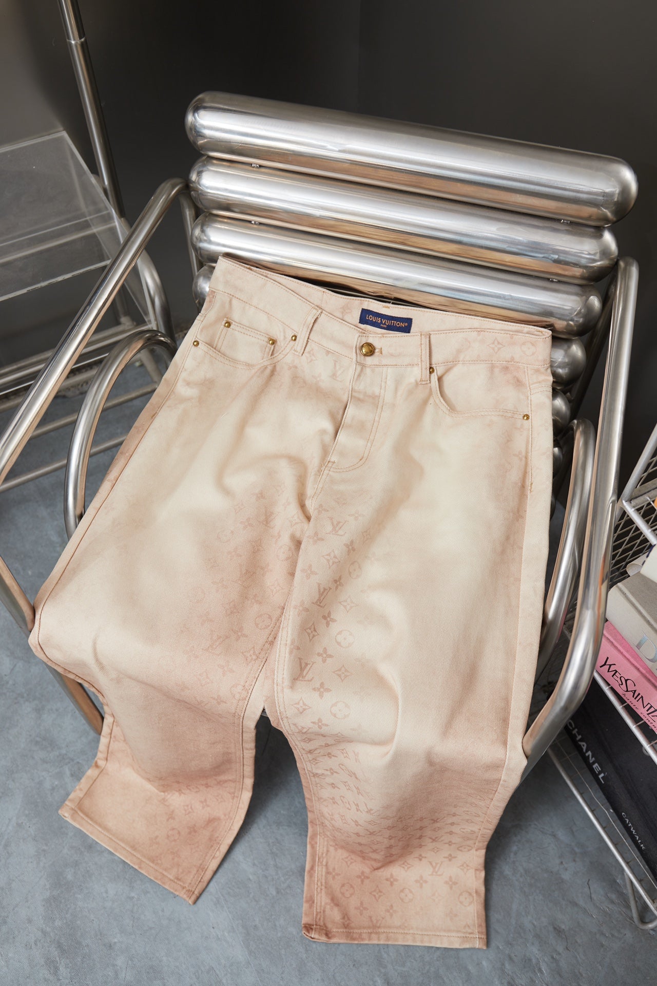 260421 New high-quality denim skate pants with full-print and gradient patterns
