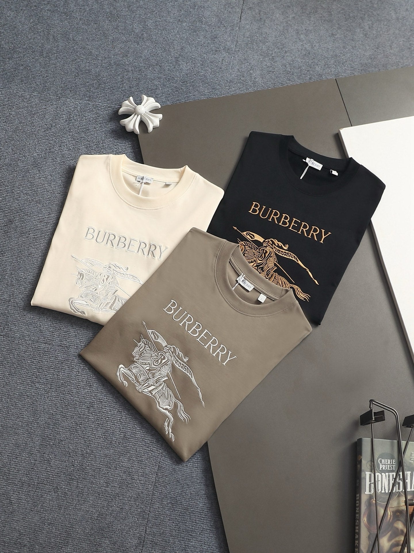 260421 New high-quality classic logo embroidered T-shirt