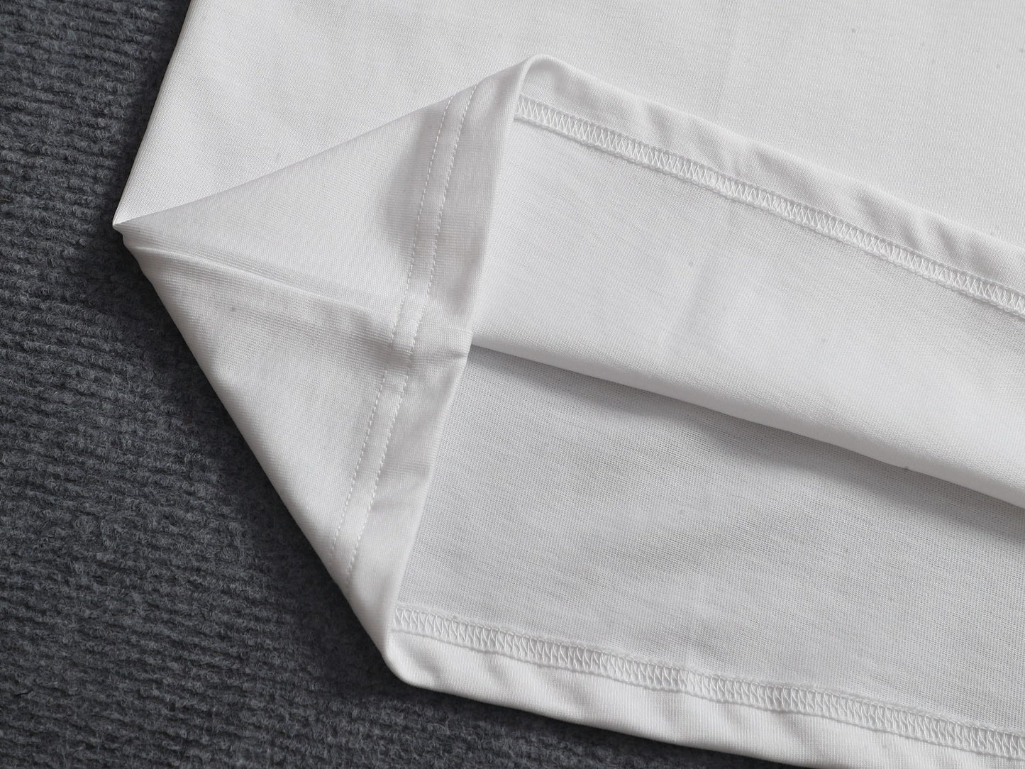 260421 New high-quality, minimalist and retro-printed T-shirt