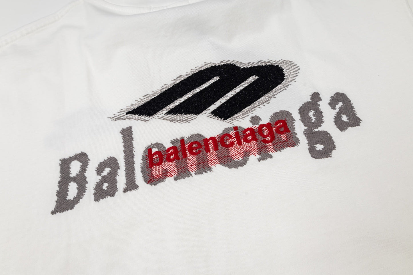 260428 New high-quality double-process embroidered T-shirt with fabric applique design