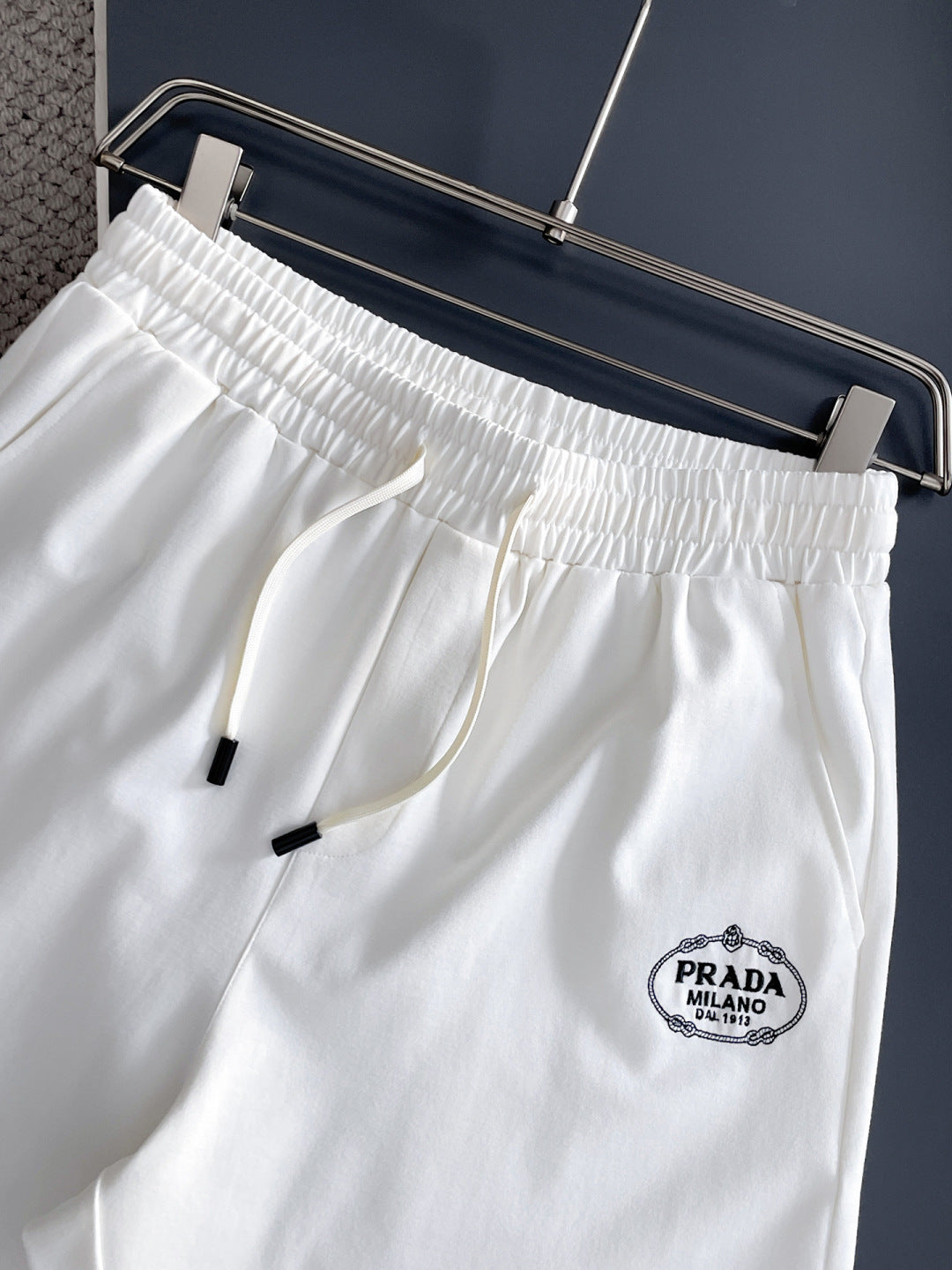 260428 New high-quality, simple knitted embroidered shorts