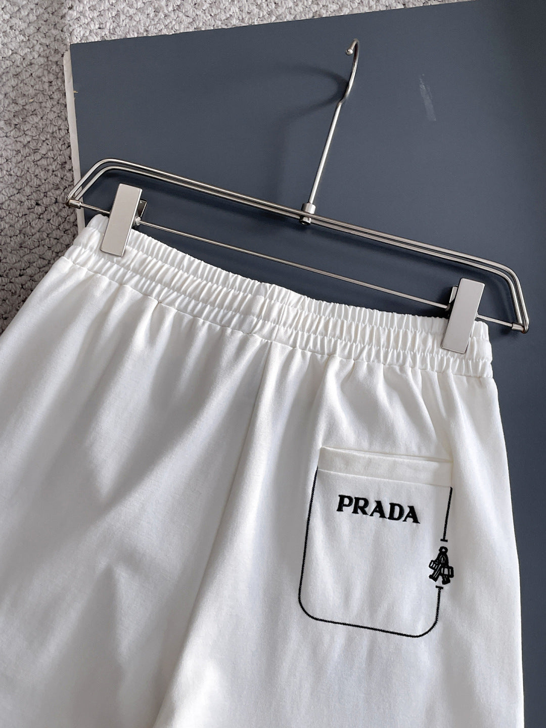 260428 New high-quality, simple knitted embroidered shorts