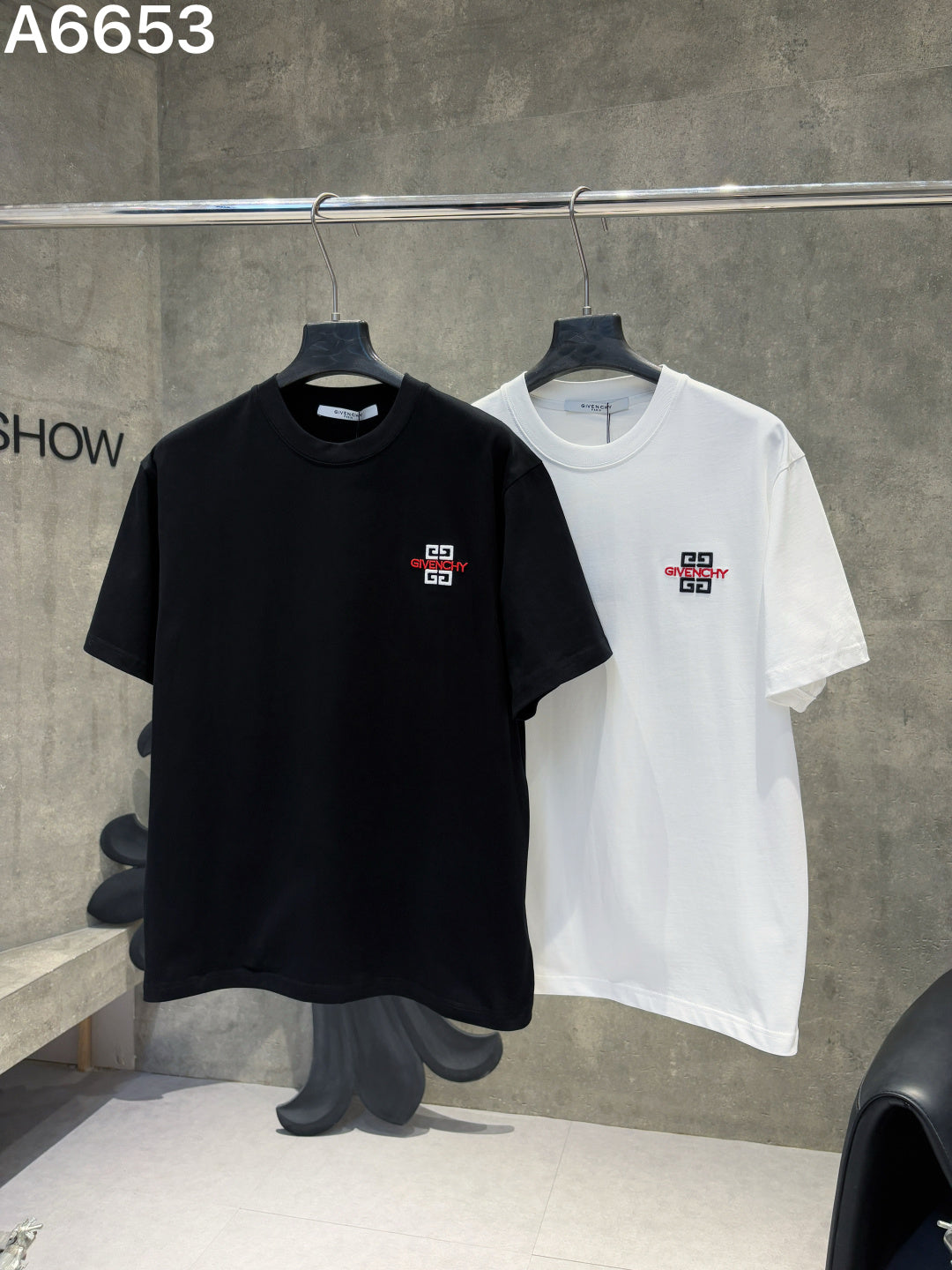 260428 New high-quality, heavily-embroidered T-shirt with large-scale embroidery design
